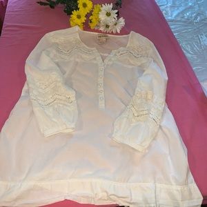 Toffe Apple Women's WhiteV-Neck half button up 3/4